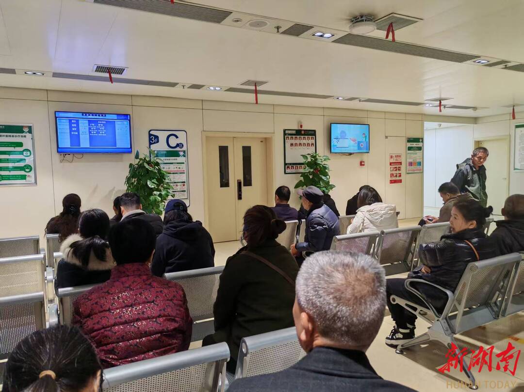 湘雅常德医院举行建院八周年大型义诊活动