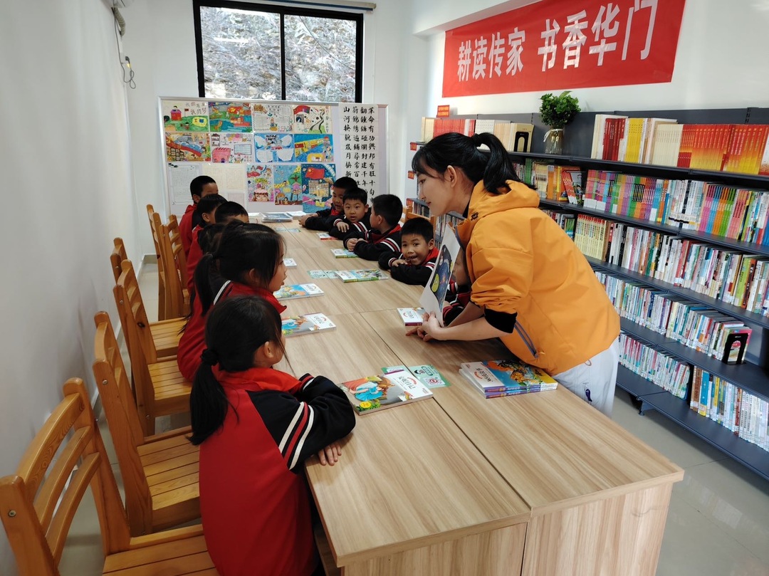 书香润童心 ，画笔绘农情 平江县华门村农家书屋阅读活动受青睐