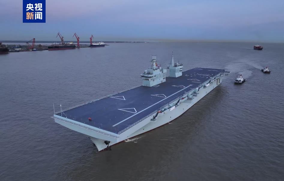 海军四川舰顺利完成首次航行试验