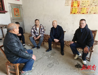 村救助协理员上门陪护孤寡老人  衡阳县553名村救助协理员全覆盖