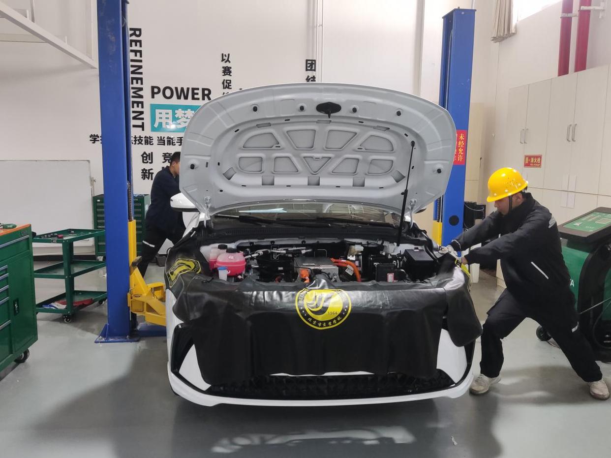 新能源、智慧养老、社区管理……直面市场，这些中职专业为何抢手？