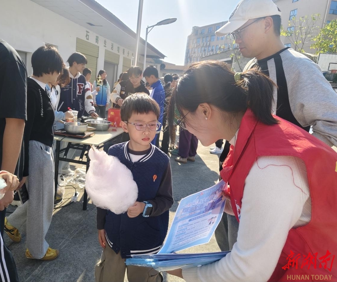 湘潭市雨湖区开展未成年人关爱主题活动