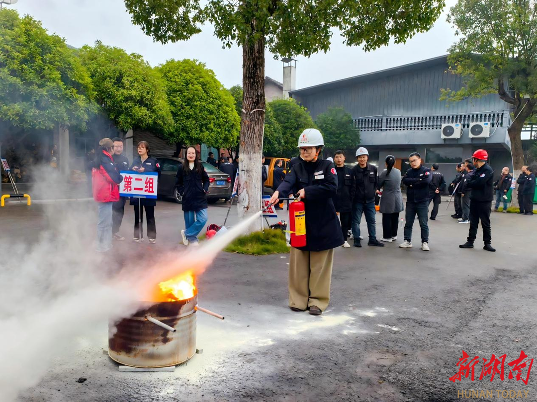 跨部门组队“闯关” 17支战队同台竞技——张家界中燃消防月竞赛让安全技能“活”起来
