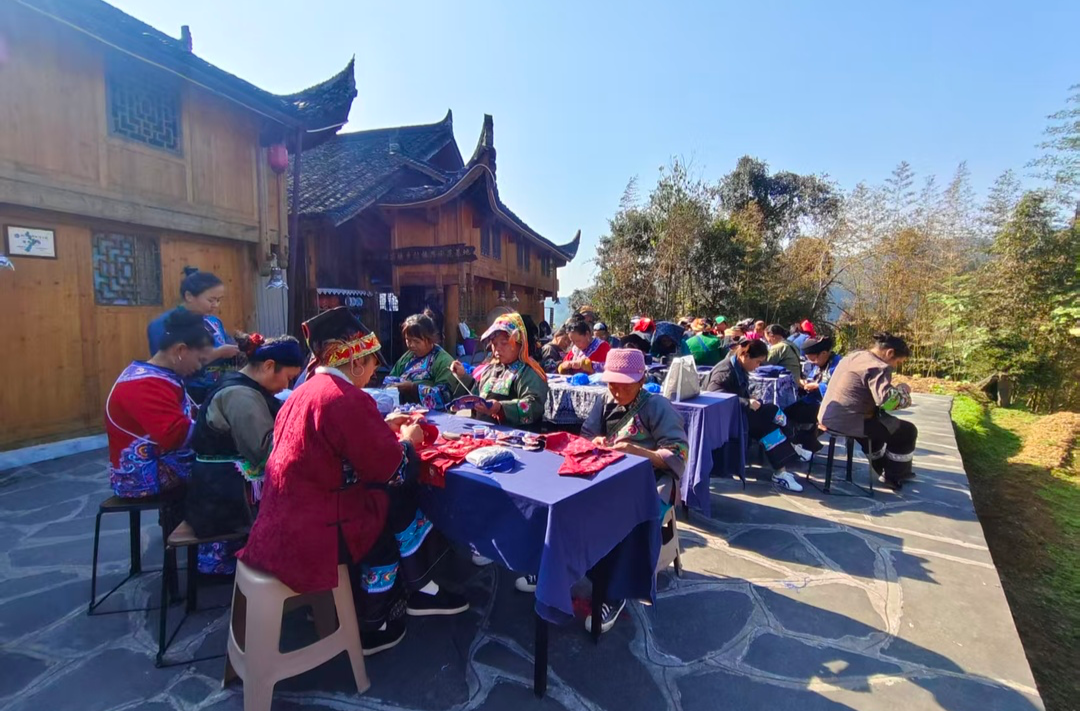 培训直通“家门口”，十八洞非遗手艺加速“出圈”