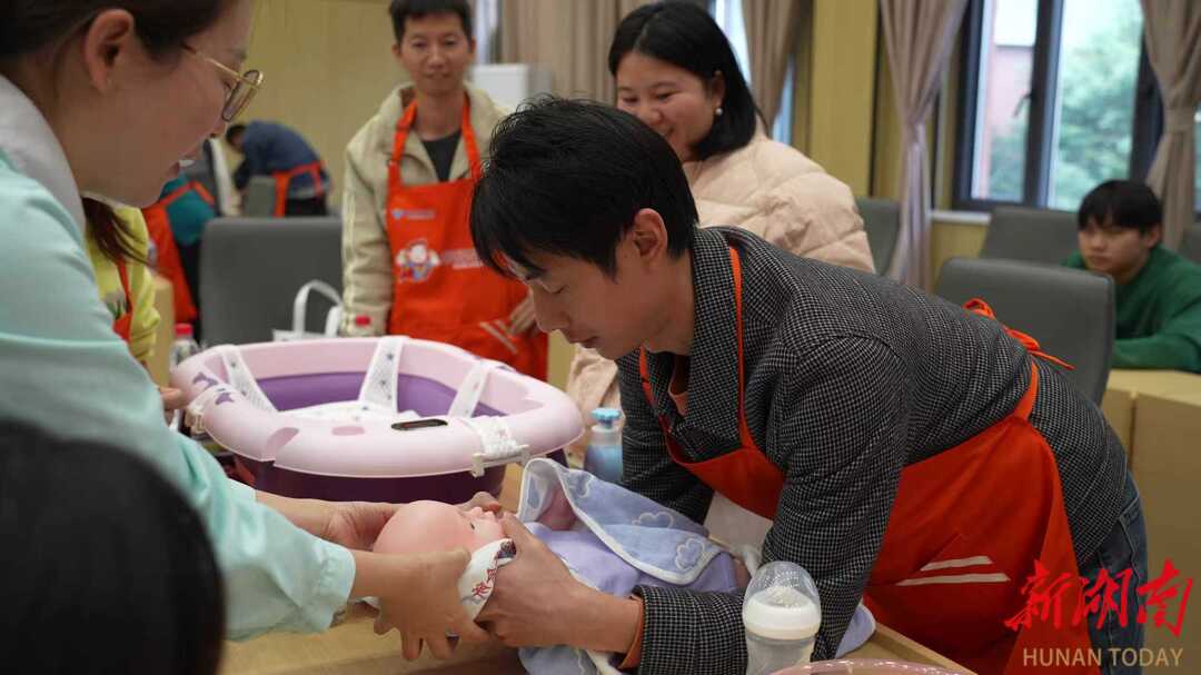 早产宝宝怎么护理？“超级奶爸”训练营专家手把手教你