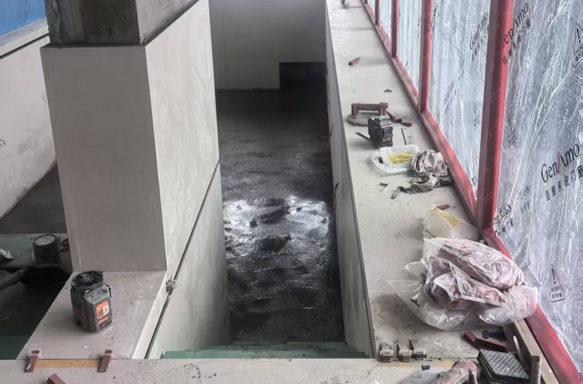 开福区：楚天御府有人违建在楼顶挖了游泳池