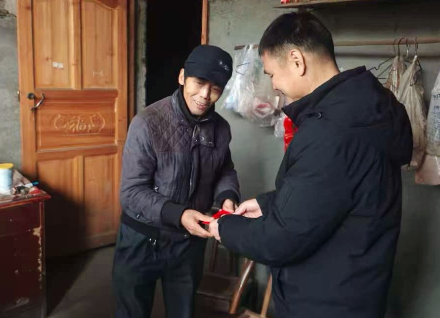 情暖罗峪村 省搏击运动协会赴桑植走访慰问