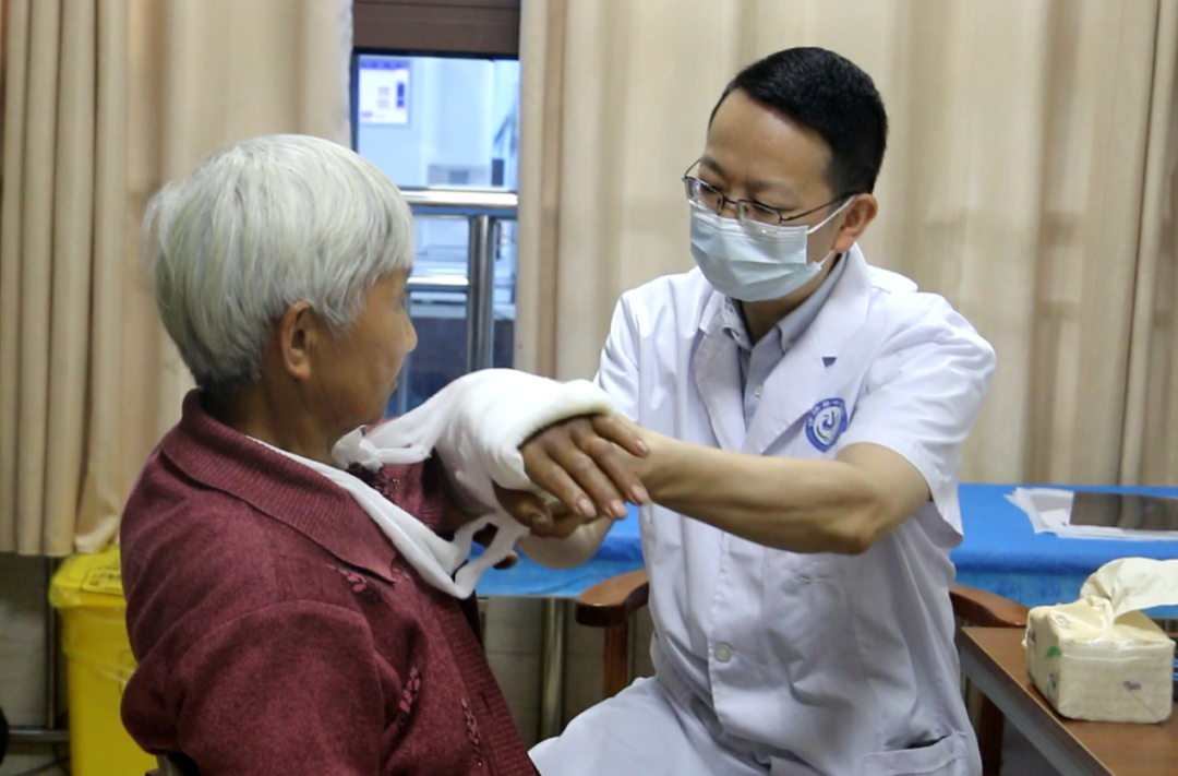 保靖县“柔性引才”破解基层医疗难题