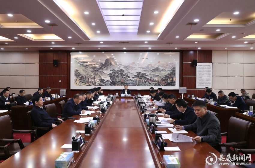 曾超群主持娄底市委理论学习中心组2025年第十四次集体学习