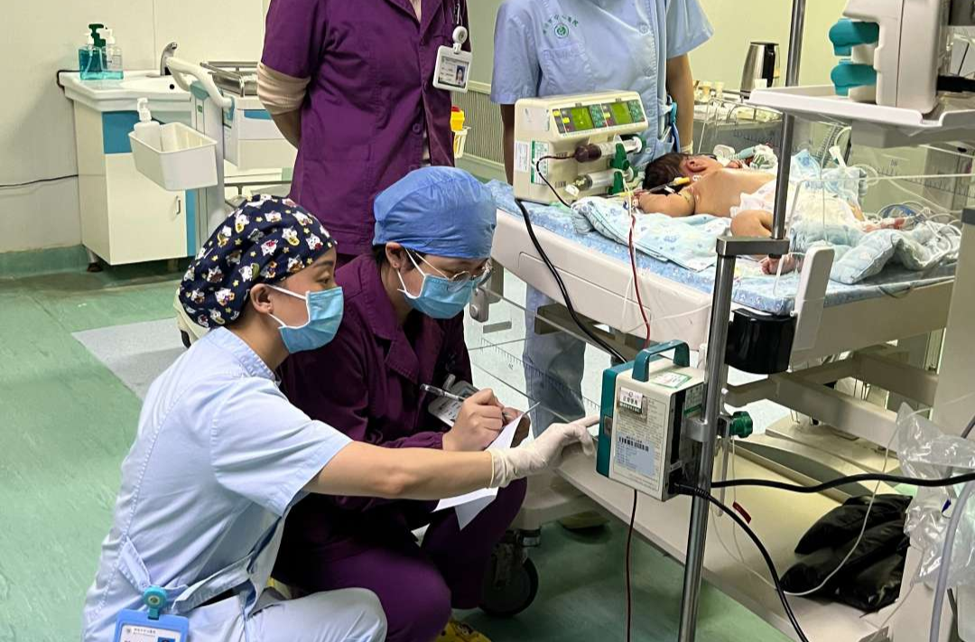 衡阳市中心医院：成功救治一例出生即病危，呼吸循环双衰竭的患儿