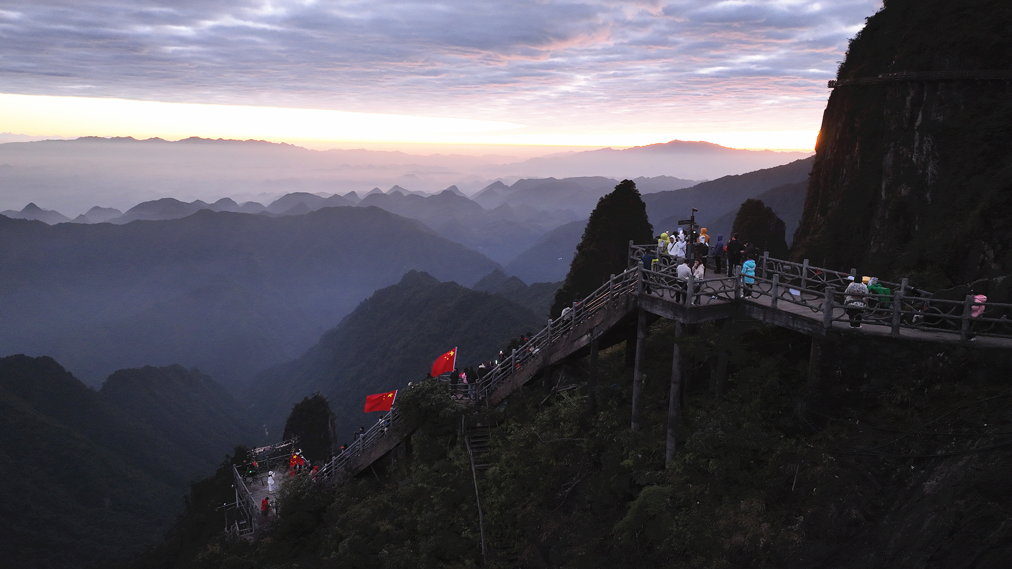 组图丨邂逅绝美莽山：观云海日出 赏霞光漫天