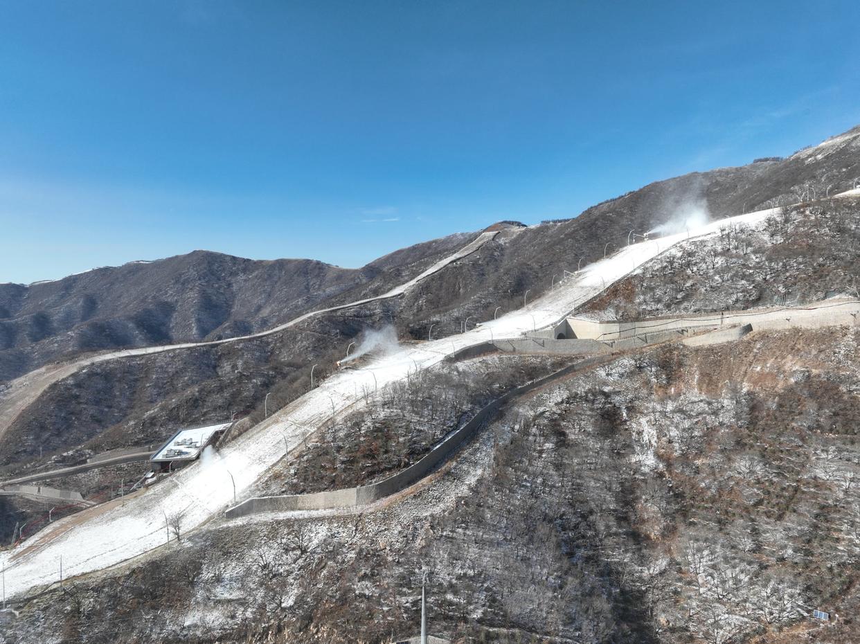 延庆奥林匹克园区“雪飞燕”启动新雪季造雪