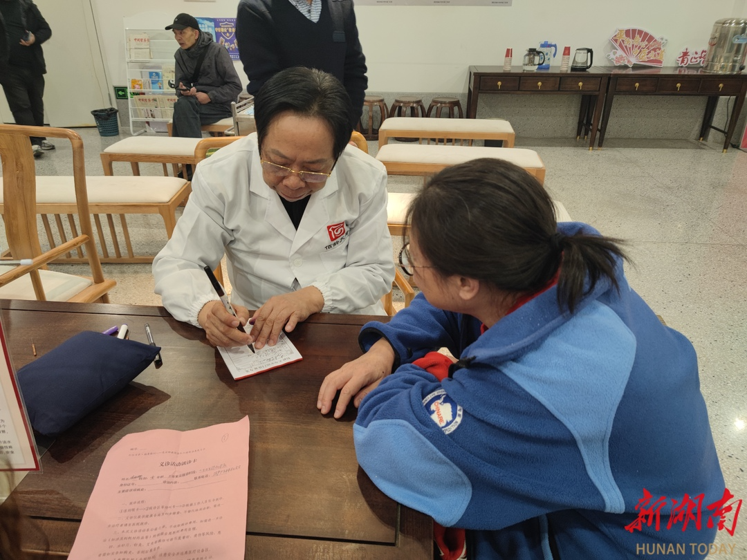 名中医吴汉卿教授团队赴衡阳开展惠民义诊