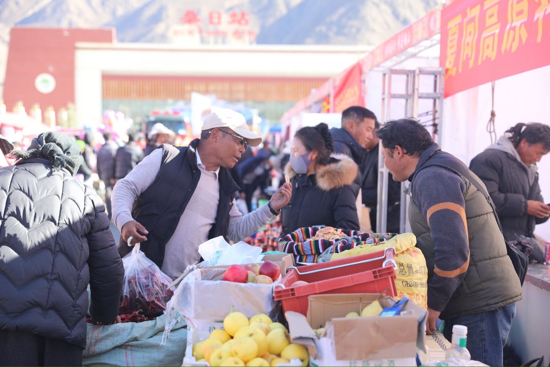 桑日有“岳”丨 太火爆！这场消费盛宴“揽金”又“圈粉”           ——直击2025桑日县“秀美铜山·金彩桑日”物交会现场  