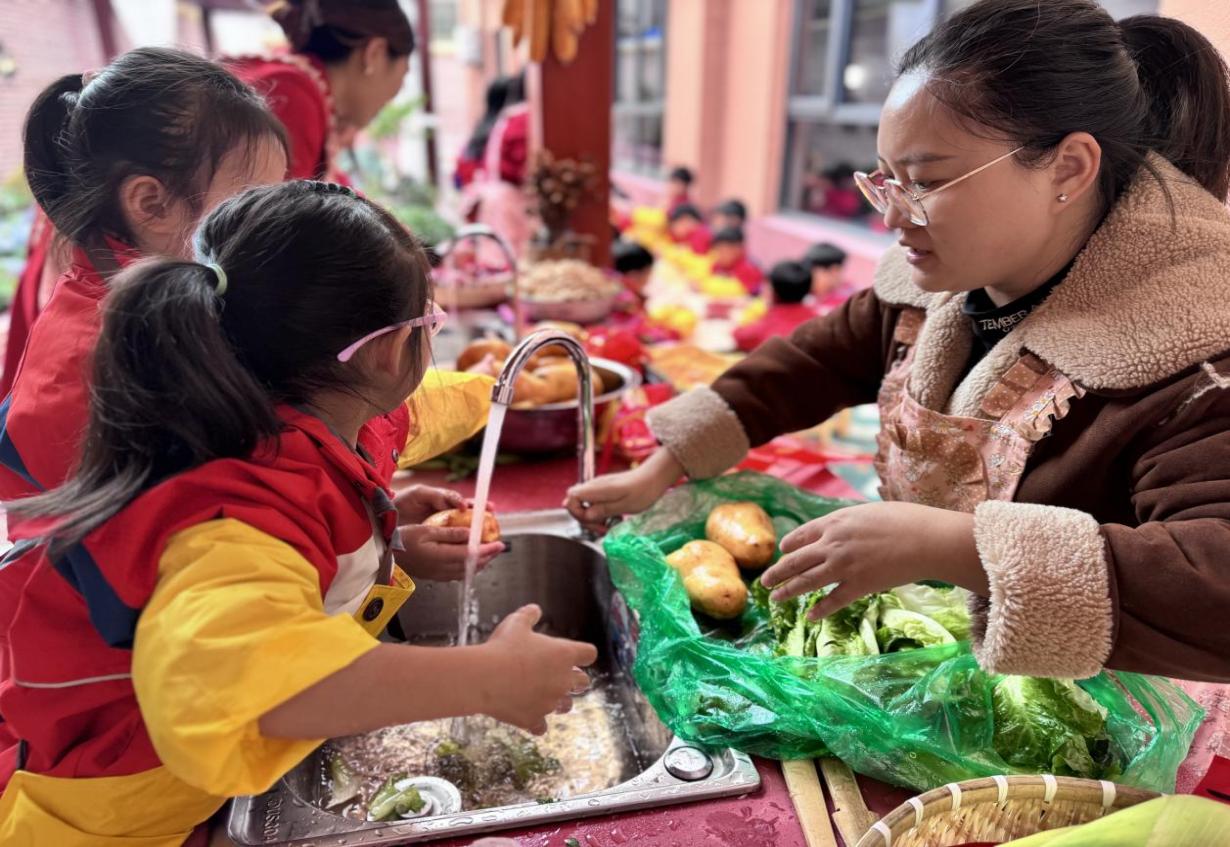 宜章县玉溪镇第二幼儿园举行开灶仪式