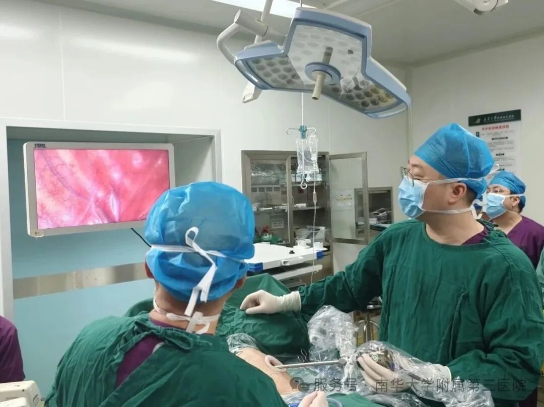 肺部“突发破裂”，伤口“悄然无痕”——微创手术为少年扫除“青春炸弹”