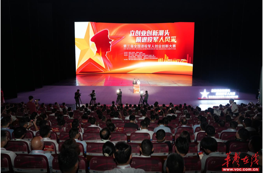 先锋在行动 | 退役军人就业驶上“快车道”，1.5万名“兵支书”“兵委员”“兵教师”