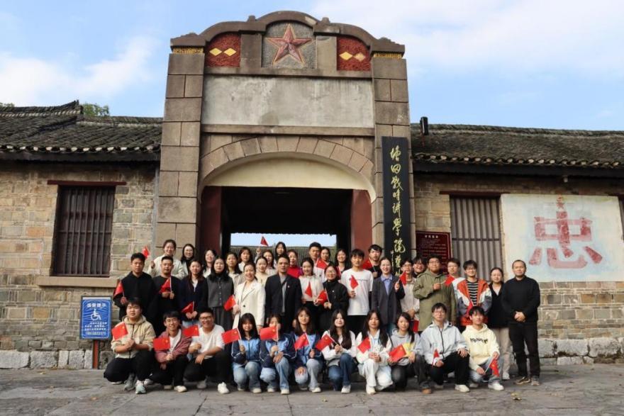 校校联动传薪火 红色课堂砺初心