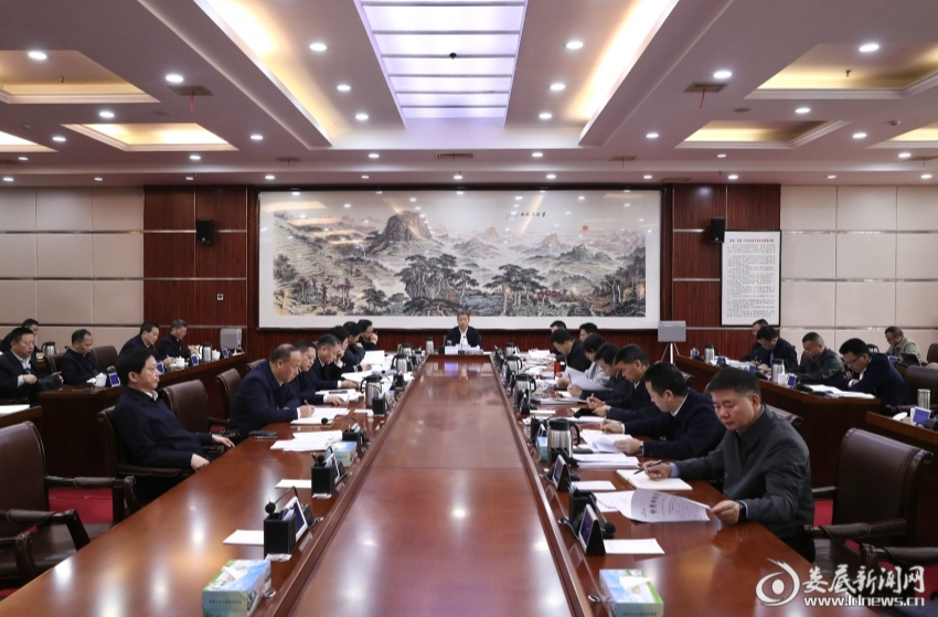 曾超群主持娄底市委理论学习中心组2025年第十四次集体学习