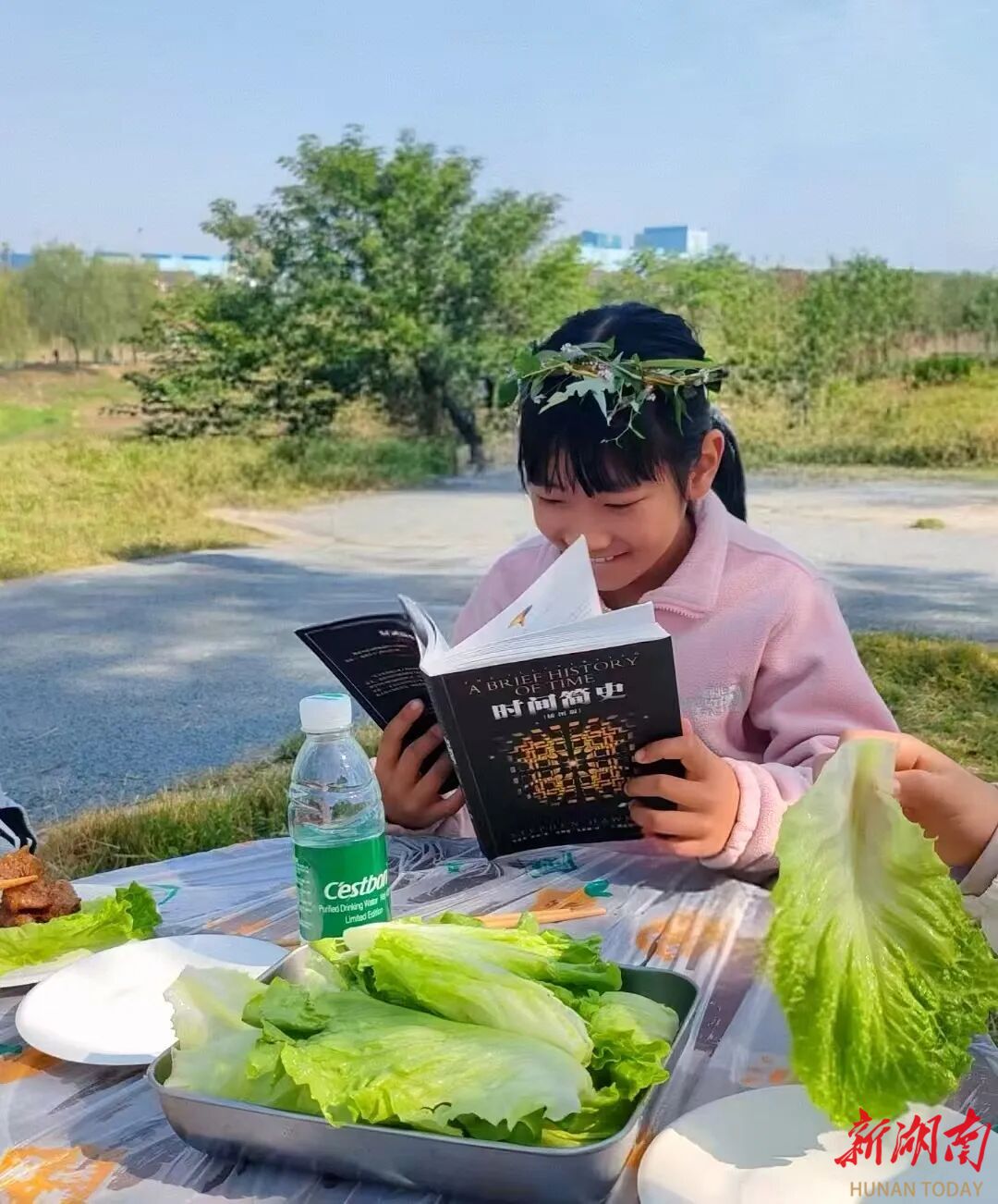 娄底市发改委工会二小组举行周末亲子读书活动