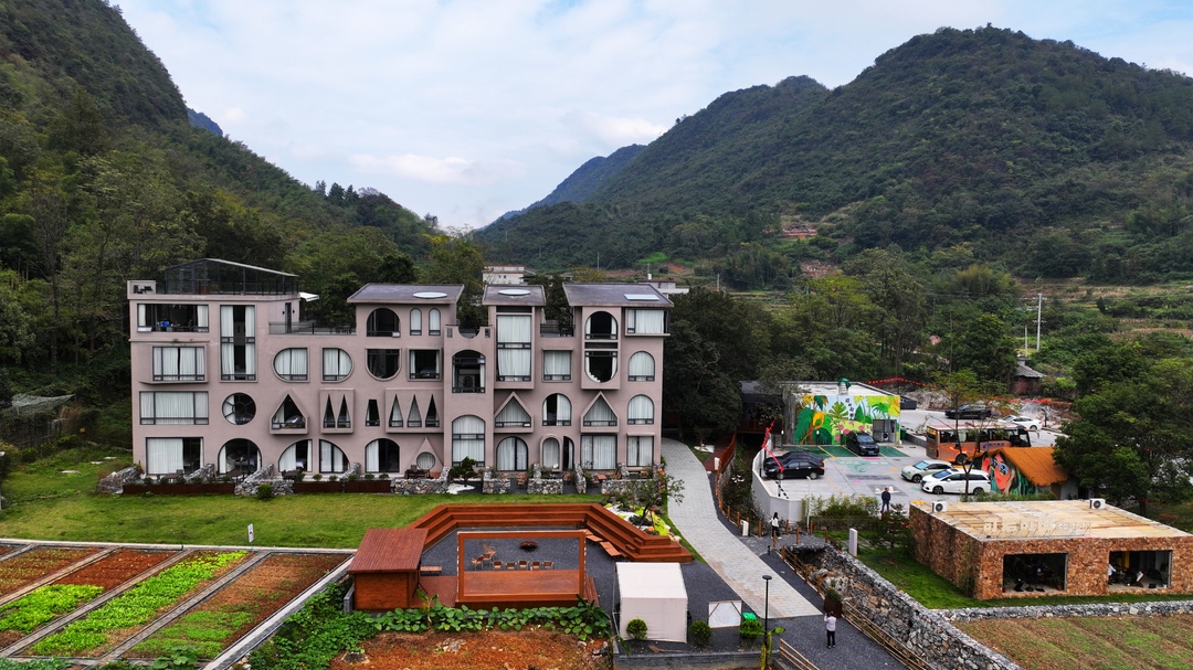 走进莽山·随笔丨飞来山庄，可岩可田