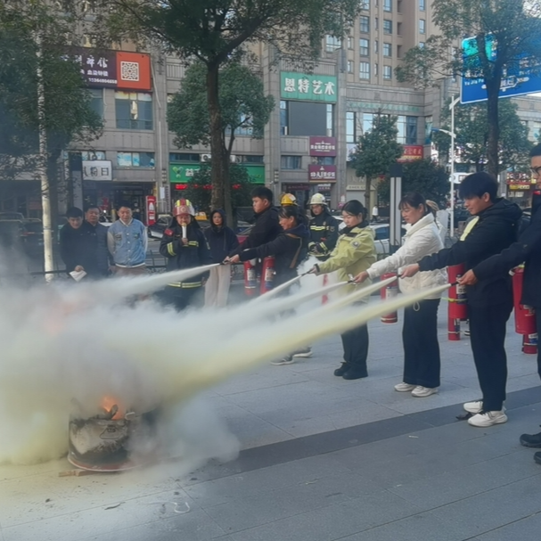 以练筑防护平安！望城区多部门联动开展商场消防培训与演练