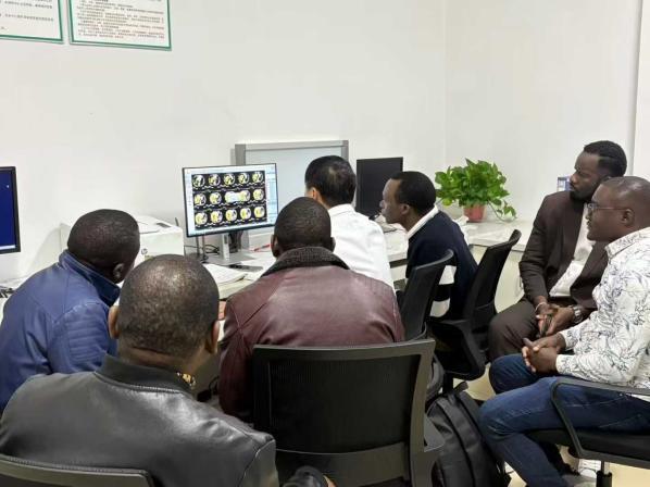 构建中非国际健康合作新桥梁！布隆迪与刚果（金）医生团莅临长沙泰和医院考察交流