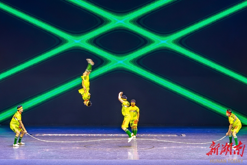 杂技表演演绎国风新韵
