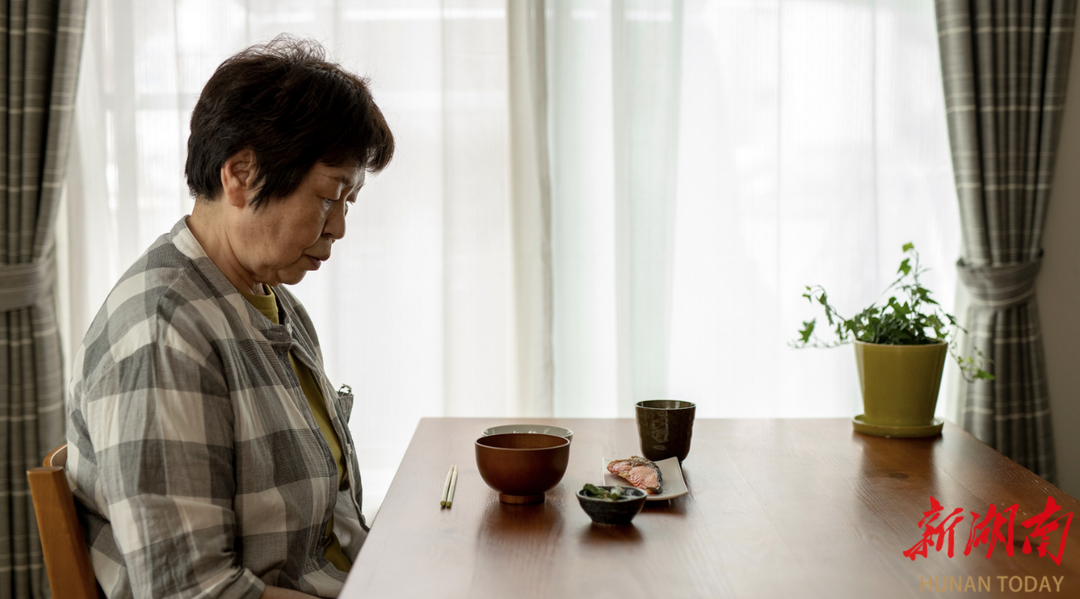 冬季熬夜 伤害加倍 专家支招科学睡眠与补救方案