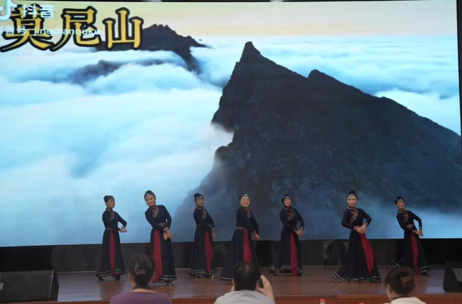 《莫尼山》民舞2班——湖南开放大学