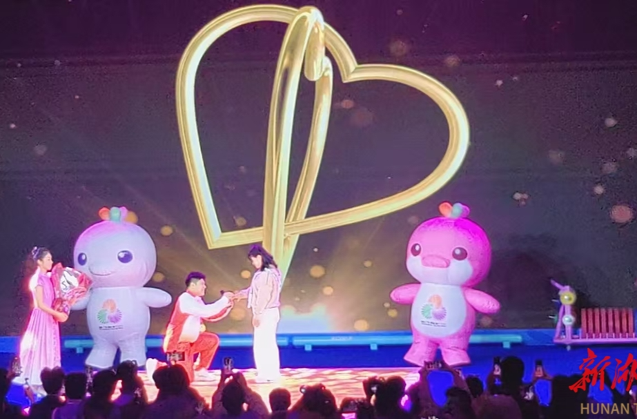 破纪录+赛场求婚！嘉禾籍运动员刘焕华全运会演绎“冠军浪漫”