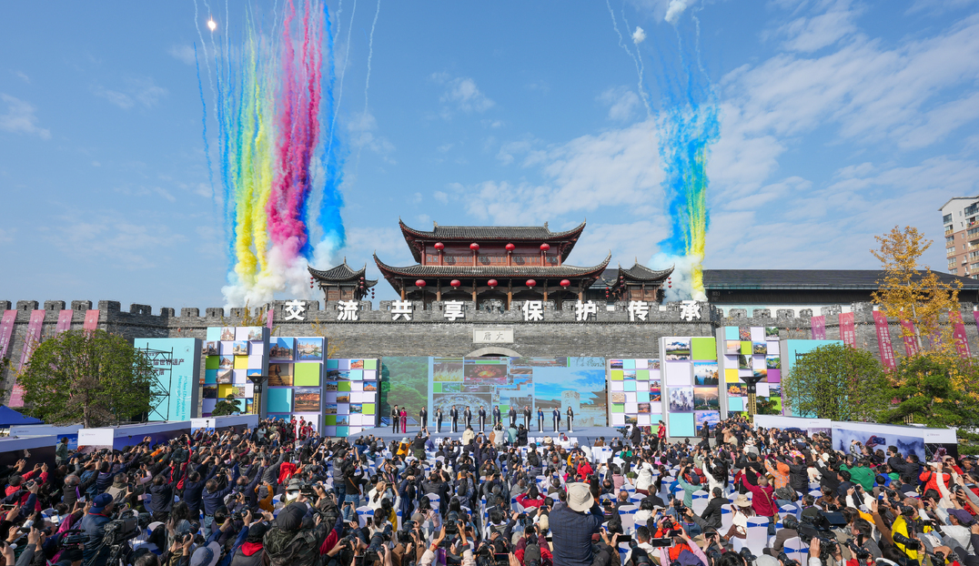 当奇峰三千成为世界之窗，张家界用影像重新定义“旅游目的地”