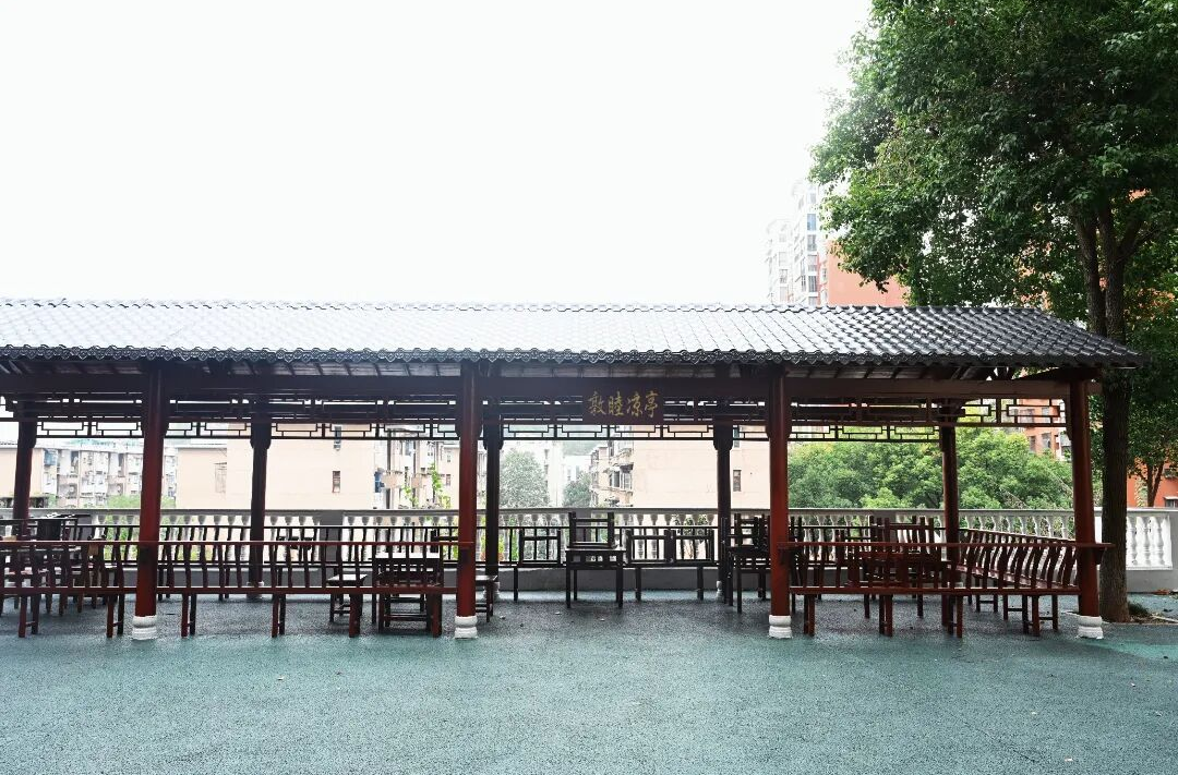 石峰区北山一村“敦睦凉亭”建成启用，居民喜添休闲新空间