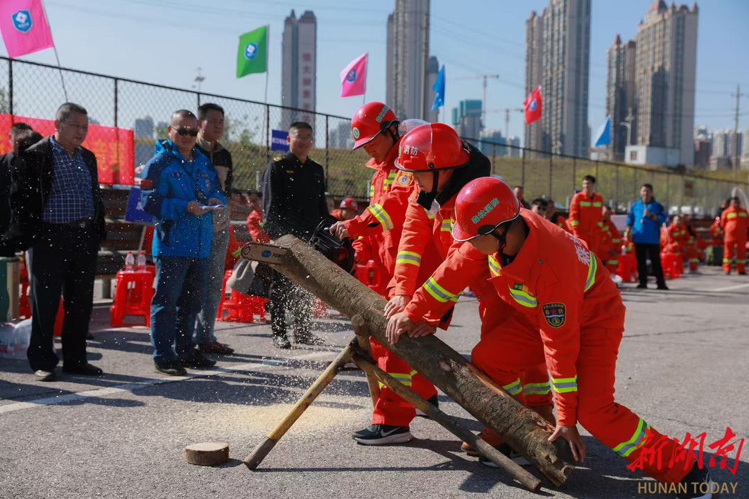 开福区捞刀河街道开展消防宣传月活动暨消防技能比武