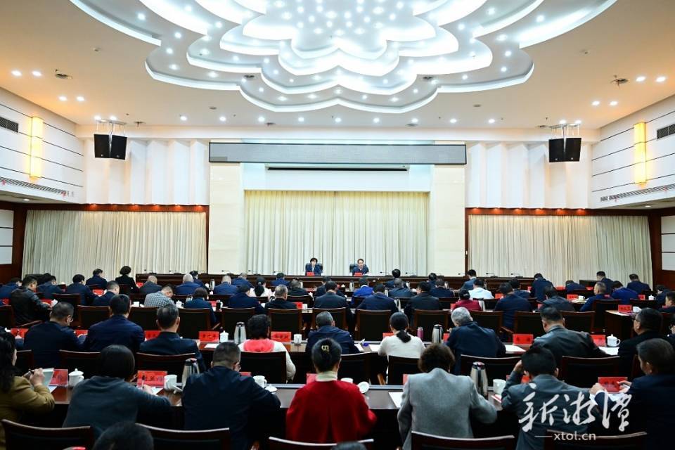 学习贯彻党的二十届四中全会精神省委宣讲团报告会在湘潭举行