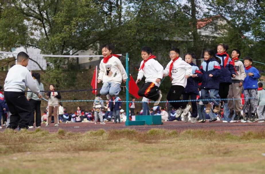 汉寿县太子庙学校举行第四届校园趣味运动会