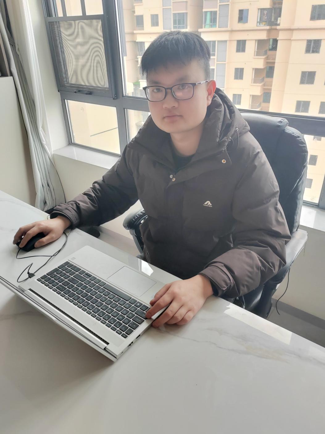 潜心耕耘，照亮学子未来——记湖南汽车工程职业大学教师郭俊