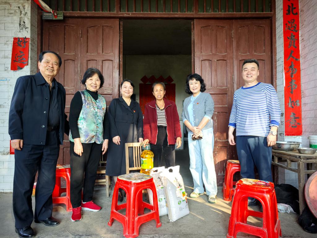 助力乡村发展，湖南中医药大学校关工委赴武冈市天心桥村实地走访