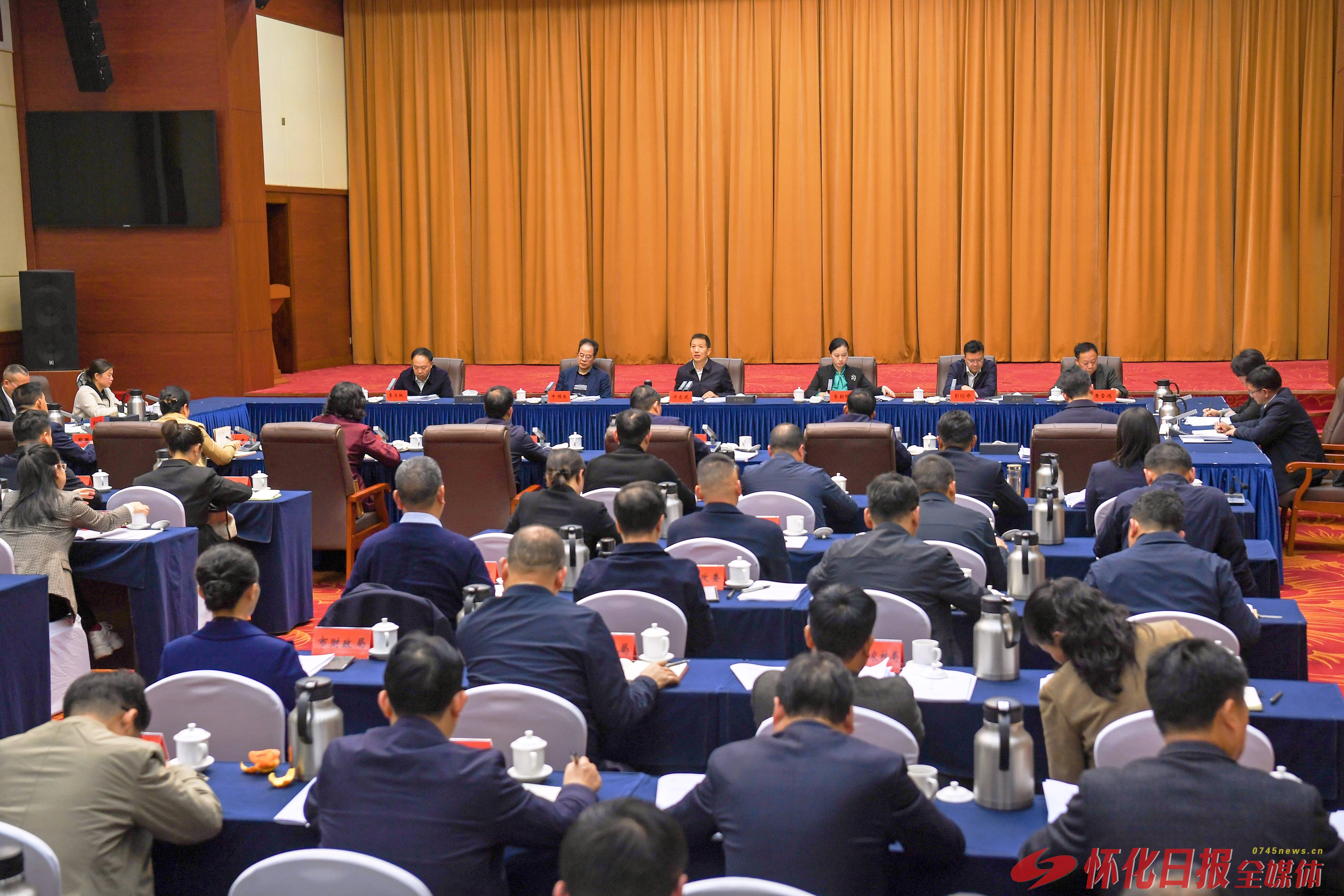 许忠建主持召开2025年各民主党派市委会、市工商联、无党派人士参政议政专题调研协商和市委“十五五”规划《建议》征求意见座谈会