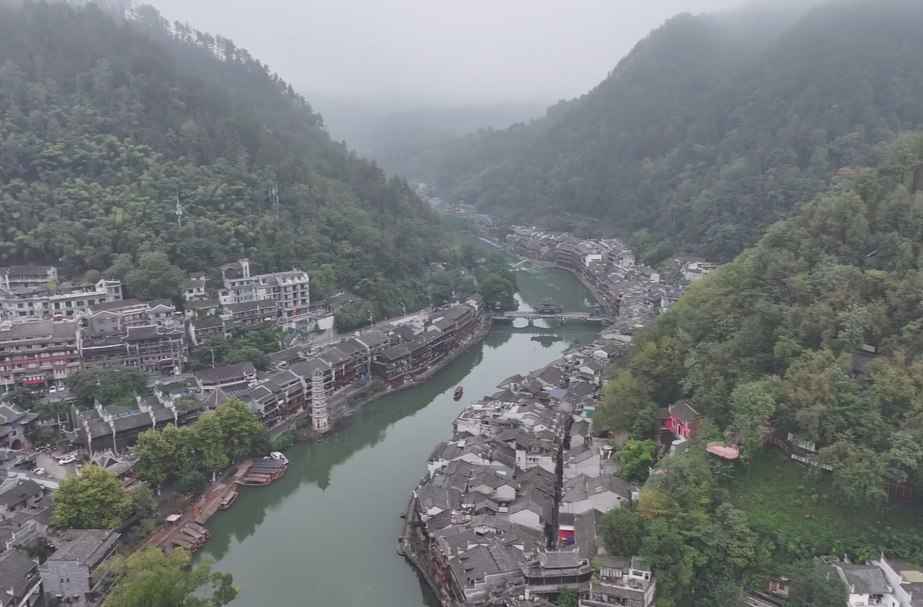 以“绣花功夫”进行“针灸式修复”，凤凰古城这样守护千年文脉