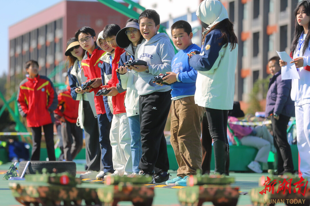 第二届全国少年军校国防科技体育大赛在隆回举行