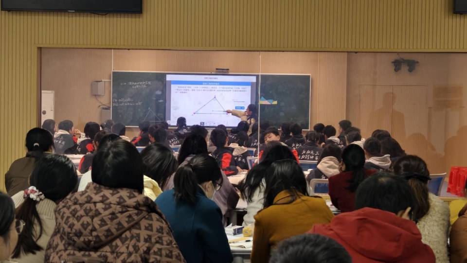 娄底市陈习理初中数学名师工作室开展AI赋能数学教研新探索