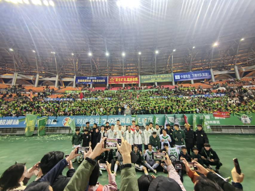 视频丨湘超遇上冠军，罗诗芳现场观赛：家乡赛场尽显 “更高 更快 更强”