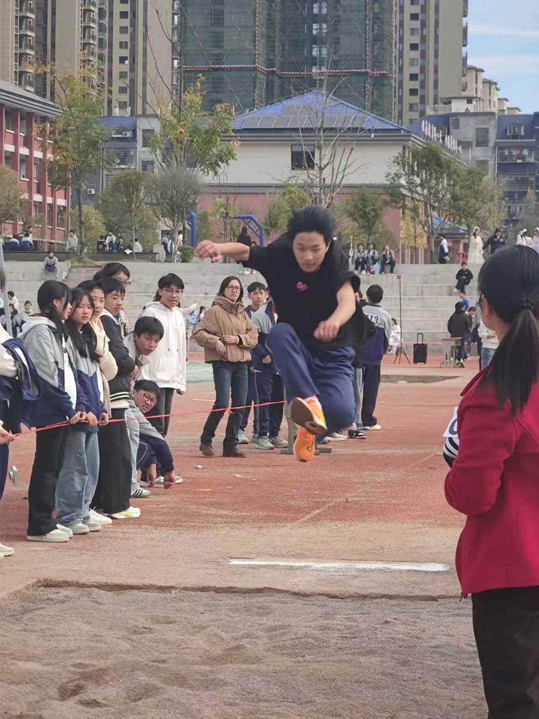 东安县崇德学校：青春破纪录，运动践素养