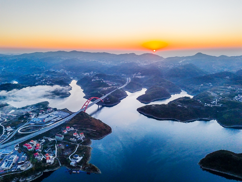 初冬水庫入畫來