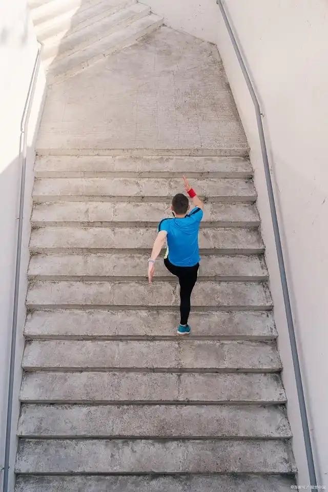 以奋斗之姿破出身之界  ——草根与