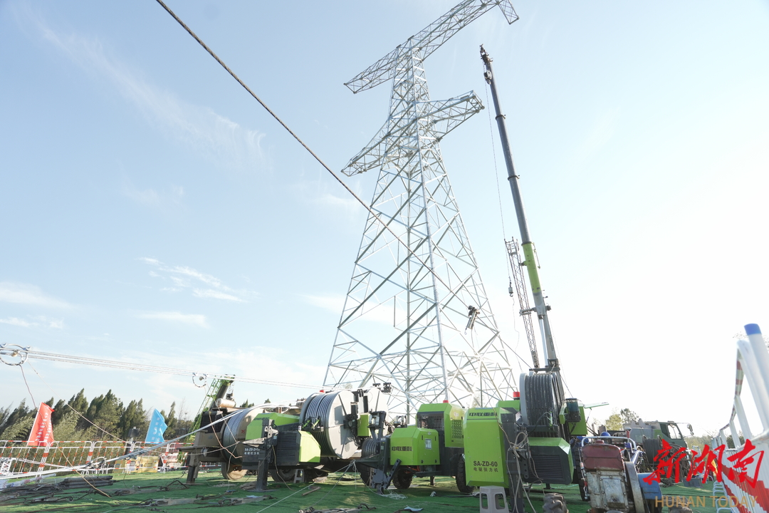 国网湖南电力新型机械化装备发布会在衡阳举行