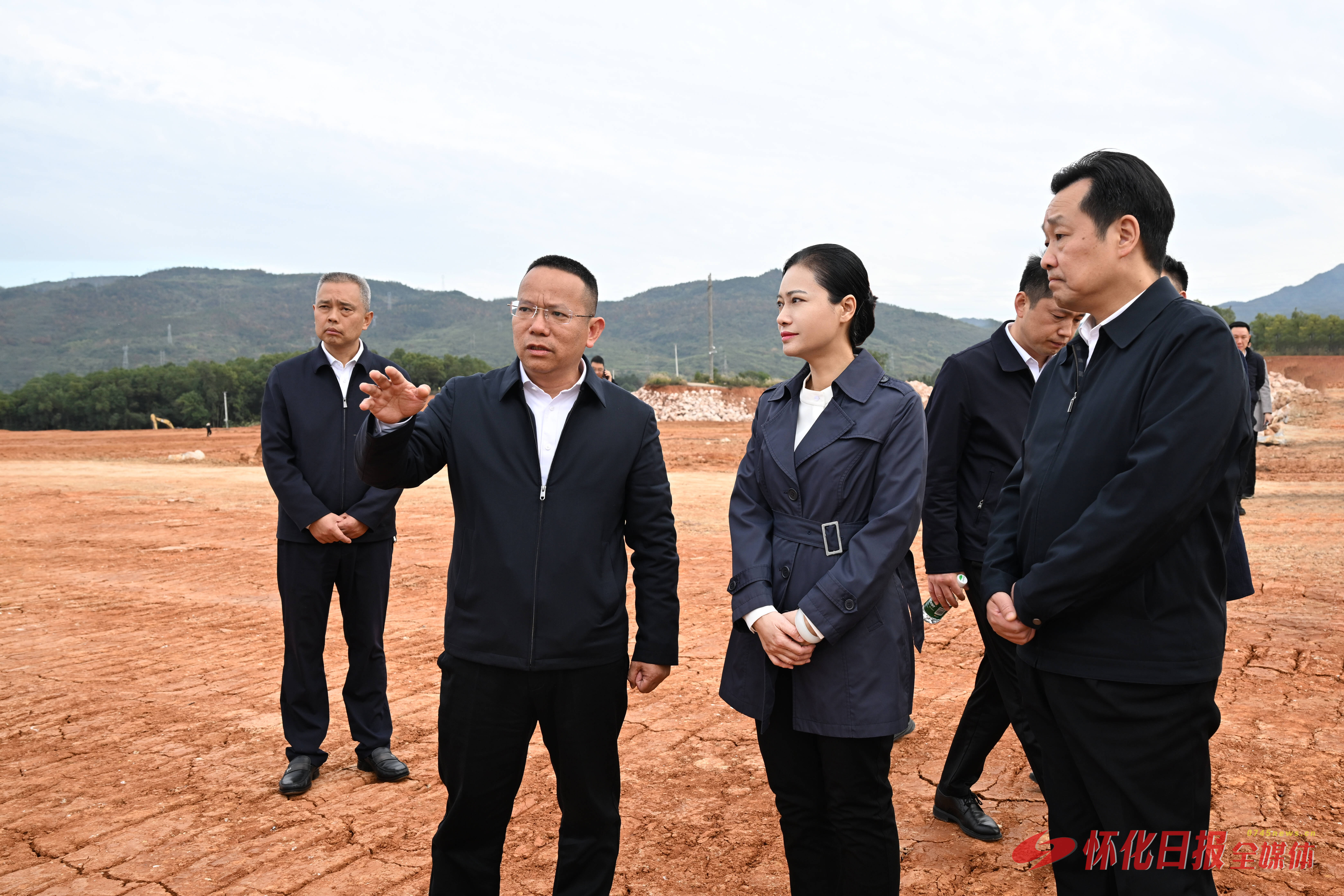 韦朝晖在鹤城区调研