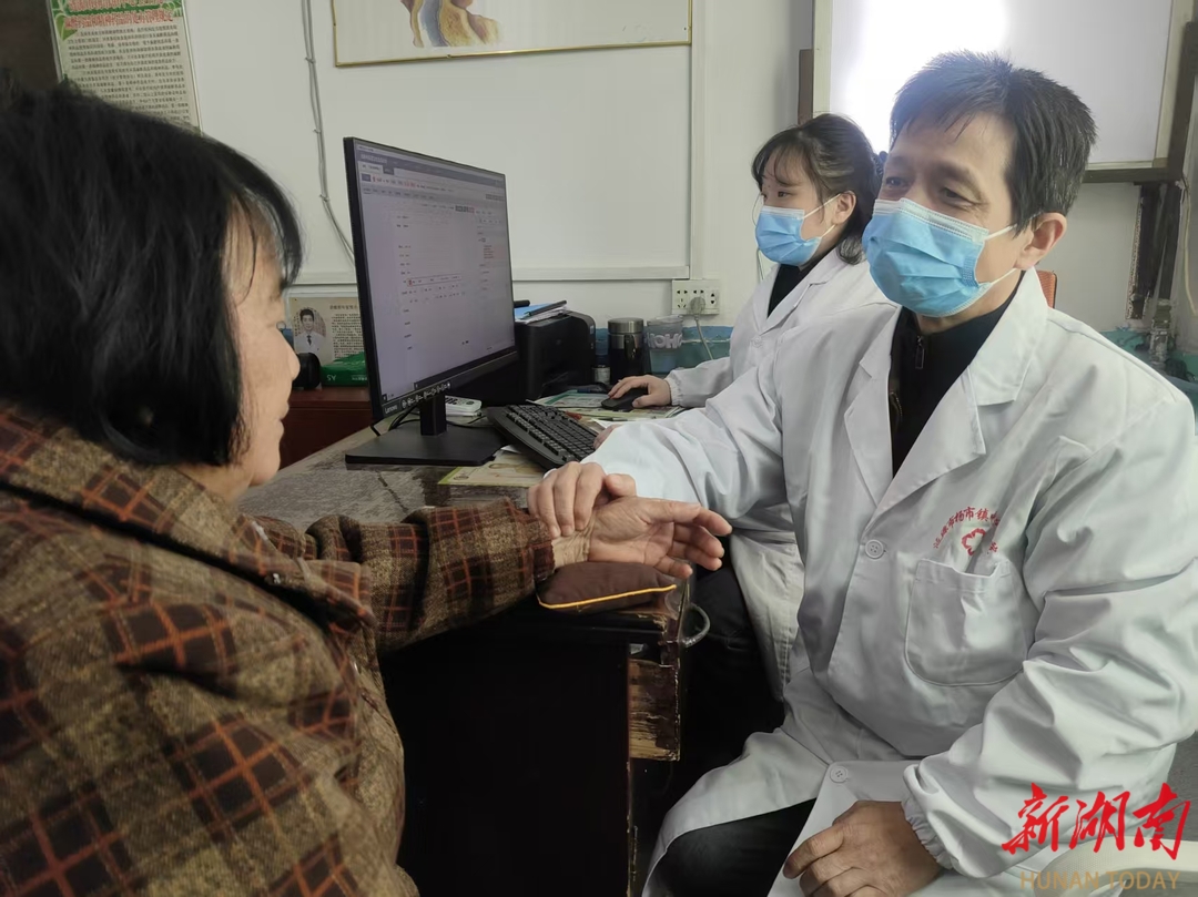 岐黄妙手悬壶志，名医归来报乡恩