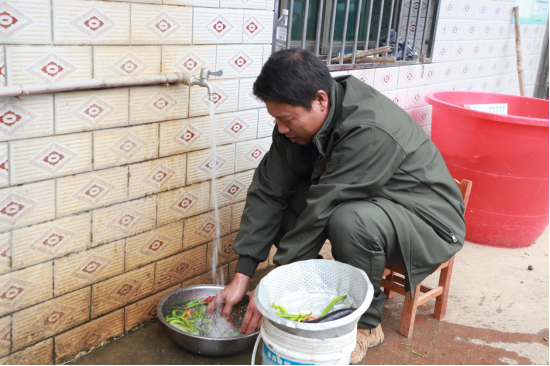 常宁市：清泉流入百姓家  该市投入资金4946万元，新建改造供水管网271.5公里，惠及群众9万余人